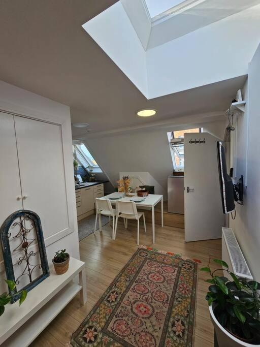 ロンドンWest Kensington Bright Flatアパートメント エクステリア 写真