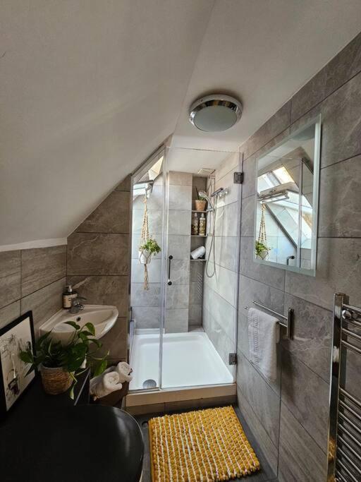 ロンドンWest Kensington Bright Flatアパートメント エクステリア 写真