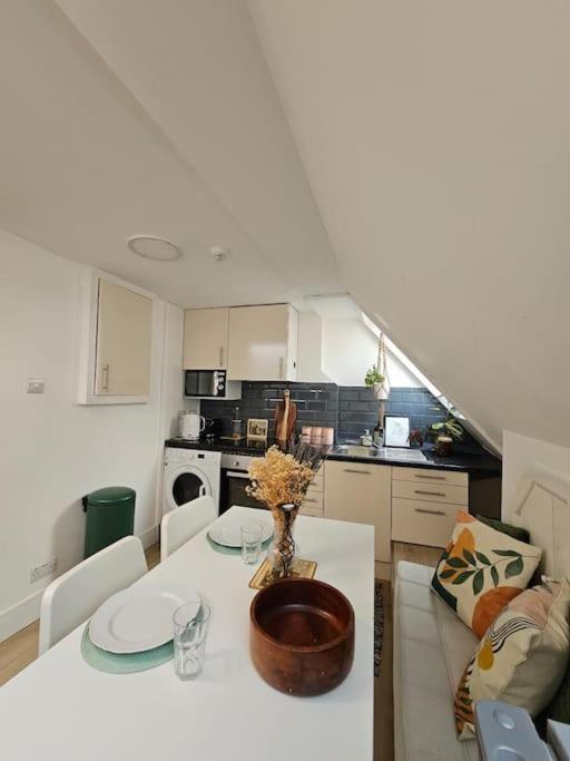 ロンドンWest Kensington Bright Flatアパートメント エクステリア 写真
