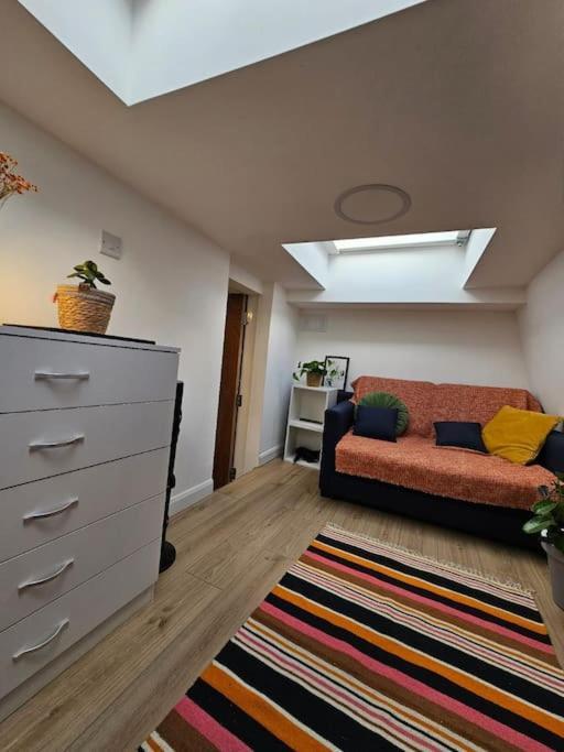 ロンドンWest Kensington Bright Flatアパートメント エクステリア 写真